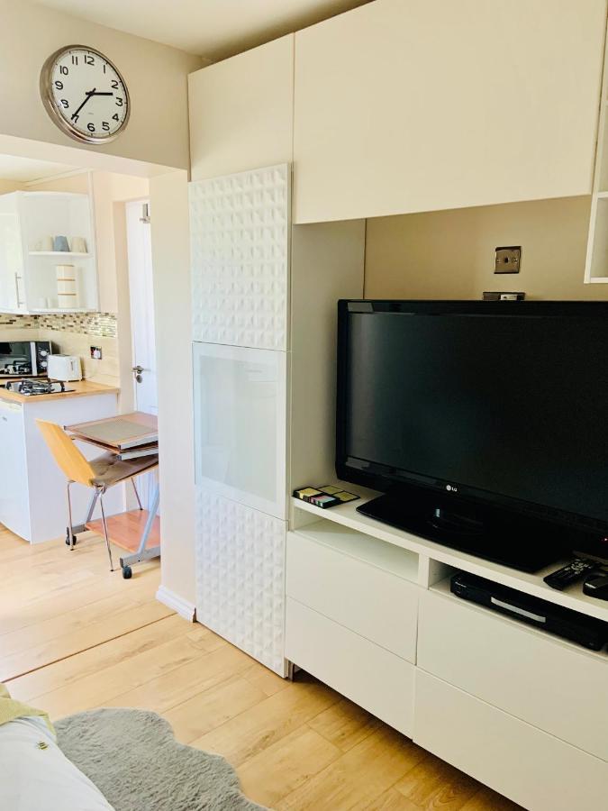 Apartamento Beautiful Self Contained Studio Londres